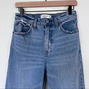 Abercrombie 90s Relaxed Jean High Rise